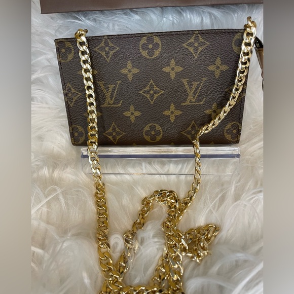 Vintage Louis Vuitton Monogram Pouch 15 - Picture 6 of 14